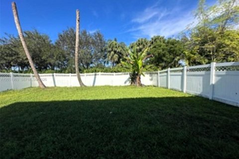 House in Pembroke Pines, Florida 5 bedrooms, 236.9 sq.m. № 2065998 - photo 18