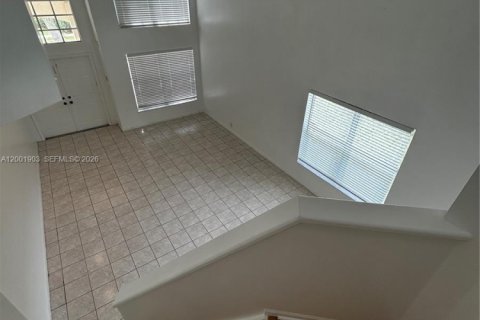 House in Pembroke Pines, Florida 5 bedrooms, 236.9 sq.m. № 2065998 - photo 4