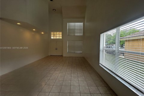 House in Pembroke Pines, Florida 5 bedrooms, 236.9 sq.m. № 2065998 - photo 2