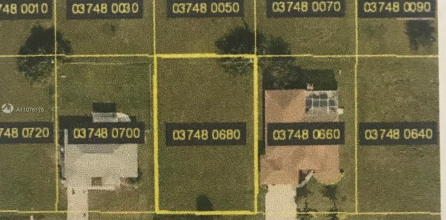 Land in Cape Coral, Florida № 40251
