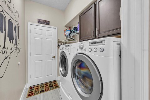 House in Kissimmee, Florida 4 bedrooms, 212 sq.m. № 2417005 - photo 30