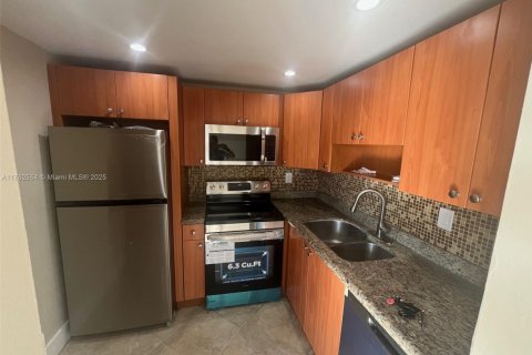 Condominio en venta en Miami, Florida, 2 dormitorios, 96.25 m2 № 1871366 - foto 3