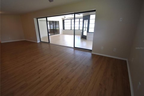Casa en venta en New Port Richey, Florida, 3 dormitorios, 170.94 m2 № 1909575 - foto 11