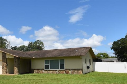 Casa en venta en New Port Richey, Florida, 3 dormitorios, 170.94 m2 № 1909575 - foto 2