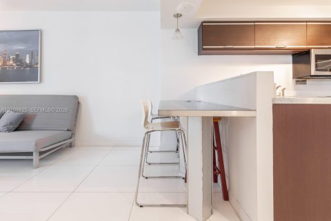 Condominio en venta en Miami Beach, Florida, 61.32 m2 № 2421209 - foto 3
