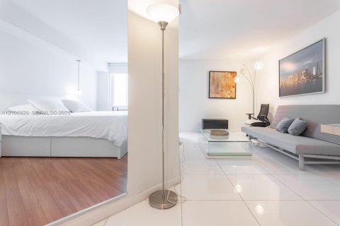 Condominio en venta en Miami Beach, Florida, 61.32 m2 № 2421209 - foto 7