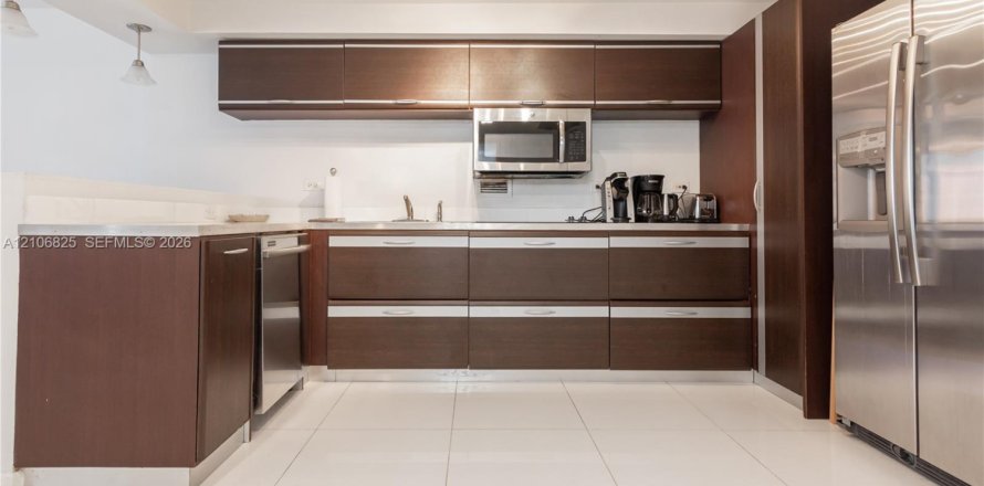 Estudio en el Condominio en Miami Beach, Florida № 2421209