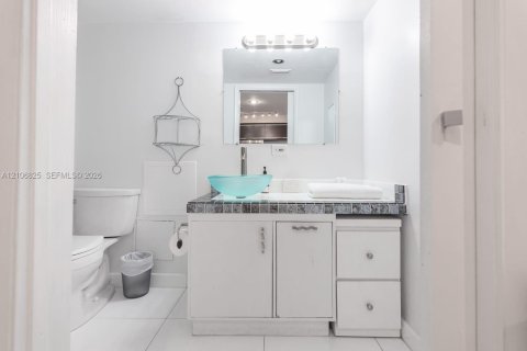 Condominio en venta en Miami Beach, Florida, 61.32 m2 № 2421209 - foto 5