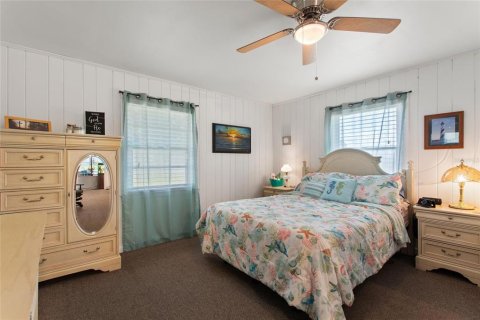 House in Winter Haven, Florida 3 bedrooms, 166.11 sq.m. № 2227390 - photo 9