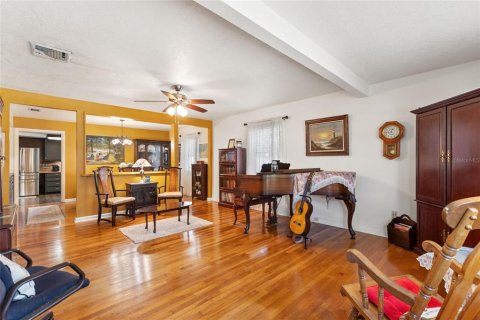 House in Winter Haven, Florida 3 bedrooms, 166.11 sq.m. № 2227390 - photo 3