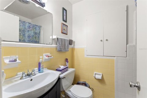 House in Winter Haven, Florida 3 bedrooms, 166.11 sq.m. № 2227390 - photo 15