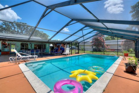 House in Winter Haven, Florida 3 bedrooms, 166.11 sq.m. № 2227390 - photo 27