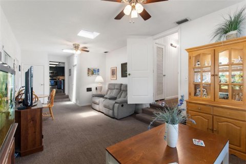 House in Winter Haven, Florida 3 bedrooms, 166.11 sq.m. № 2227390 - photo 19