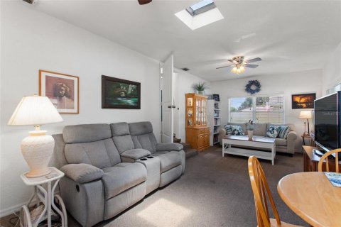 House in Winter Haven, Florida 3 bedrooms, 166.11 sq.m. № 2227390 - photo 21