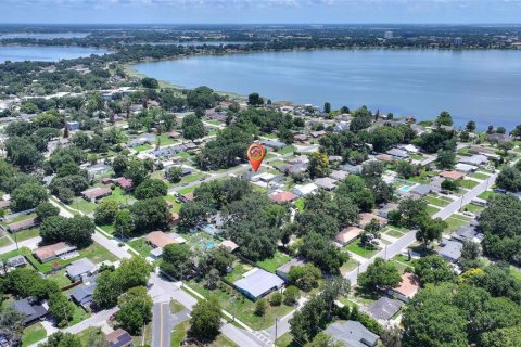 House in Winter Haven, Florida 3 bedrooms, 166.11 sq.m. № 2227390 - photo 2