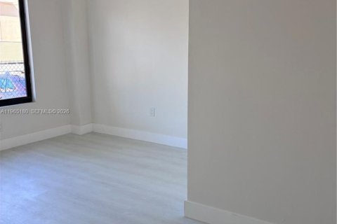 Casa en alquiler en Miami, Florida, 1 dormitorio № 2026492 - foto 3