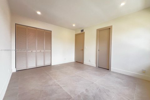 Touwnhouse à vendre à Hialeah, Floride: 3 chambres, 146.97 m2 № 1967433 - photo 9