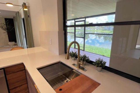 Touwnhouse à vendre à Hialeah, Floride: 3 chambres, 146.97 m2 № 1967433 - photo 26