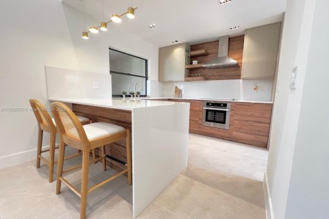 Touwnhouse à vendre à Hialeah, Floride: 3 chambres, 146.97 m2 № 1967433 - photo 14