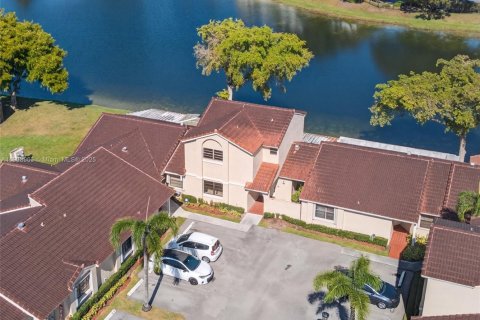 Touwnhouse à vendre à Hialeah, Floride: 3 chambres, 146.97 m2 № 1967433 - photo 29