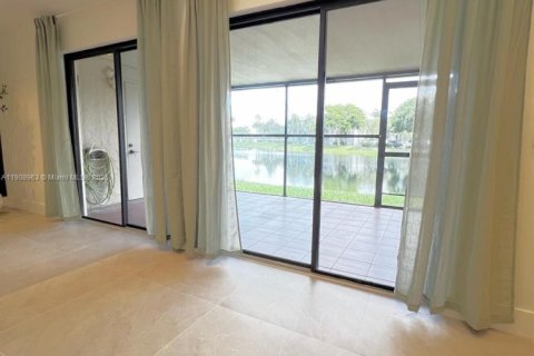 Touwnhouse à vendre à Hialeah, Floride: 3 chambres, 146.97 m2 № 1967433 - photo 7