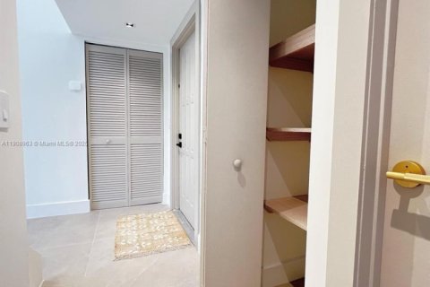 Touwnhouse à vendre à Hialeah, Floride: 3 chambres, 146.97 m2 № 1967433 - photo 8