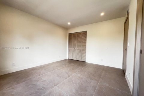 Touwnhouse à vendre à Hialeah, Floride: 3 chambres, 146.97 m2 № 1967433 - photo 10