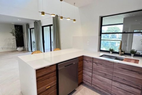 Touwnhouse à vendre à Hialeah, Floride: 3 chambres, 146.97 m2 № 1967433 - photo 24