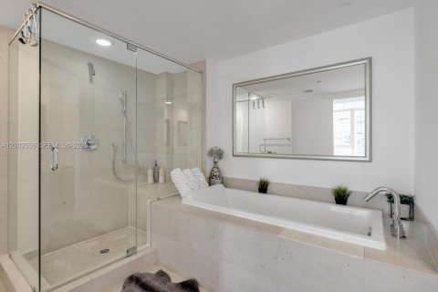 Copropriété à vendre à Miami, Floride: 2 chambres, 119.47 m2 № 2170351 - photo 16