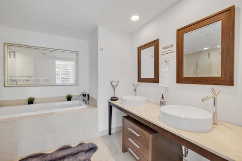 Copropriété à vendre à Miami, Floride: 2 chambres, 119.47 m2 № 2170351 - photo 17