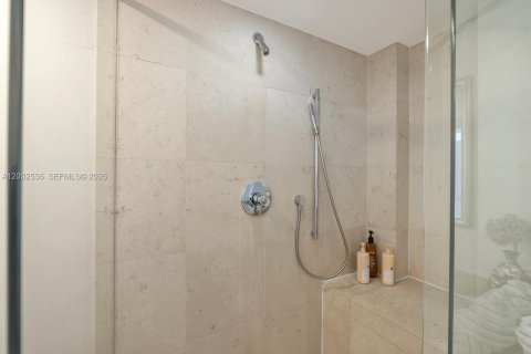 Copropriété à vendre à Miami, Floride: 2 chambres, 119.47 m2 № 2170351 - photo 24
