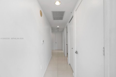 Copropriété à vendre à Miami, Floride: 2 chambres, 119.47 m2 № 2170351 - photo 27