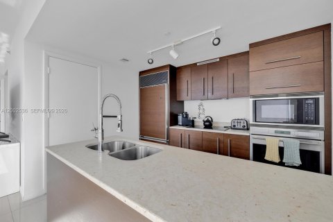 Copropriété à vendre à Miami, Floride: 2 chambres, 119.47 m2 № 2170351 - photo 4