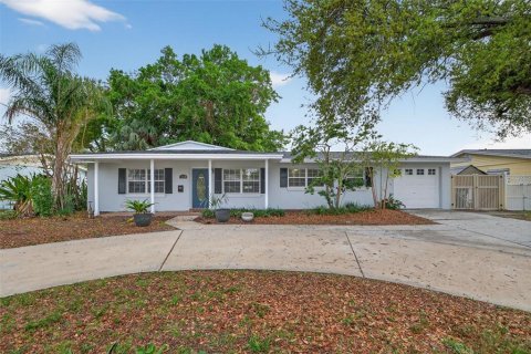 Villa ou maison à Saint Petersburg, Floride 3 chambres, 106.84 m2 № 2209651