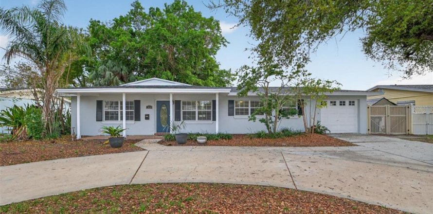 Villa ou maison à Saint Petersburg, Floride 3 chambres, 106.84 m2 № 2209651