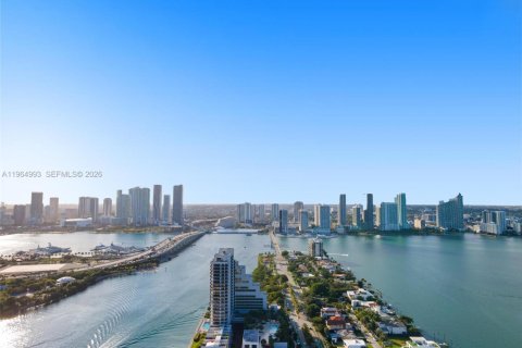 Condominio en alquiler en Miami, Florida, 2 dormitorios, 132.85 m2 № 2026351 - foto 16