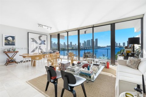 Condominio en alquiler en Miami, Florida, 2 dormitorios, 132.85 m2 № 2026351 - foto 12