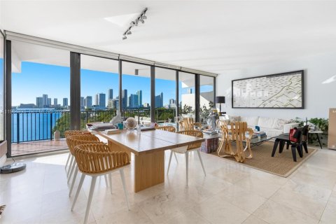 Condominio en alquiler en Miami, Florida, 2 dormitorios, 132.85 m2 № 2026351 - foto 6