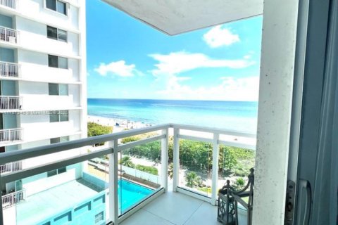 Снять в аренду квартиру в Майами-Бич, Флорида 1 спальня, 75.44м2, № 1958851 - фото 3