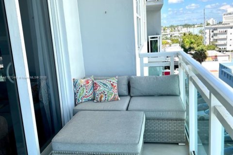 Снять в аренду квартиру в Майами-Бич, Флорида 1 спальня, 75.44м2, № 1958851 - фото 4