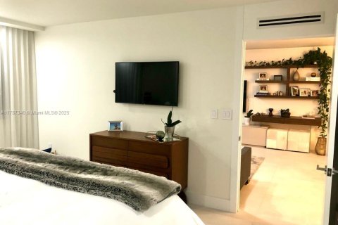 Снять в аренду квартиру в Майами-Бич, Флорида 1 спальня, 75.44м2, № 1958851 - фото 23