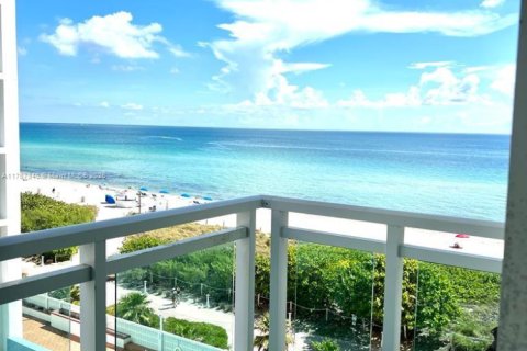 Снять в аренду квартиру в Майами-Бич, Флорида 1 спальня, 75.44м2, № 1958851 - фото 2