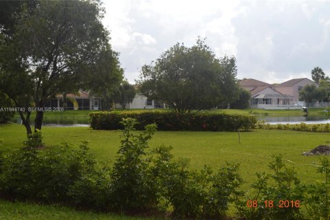Villa ou maison à louer à Weston, Floride: 3 chambres, 125.7 m2 № 2001367 - photo 25