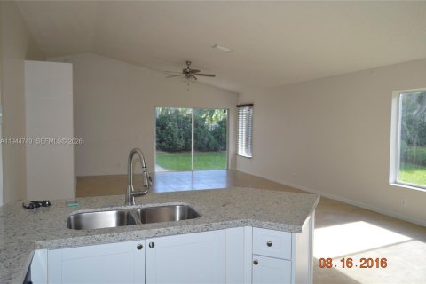 Villa ou maison à louer à Weston, Floride: 3 chambres, 125.7 m2 № 2001367 - photo 8