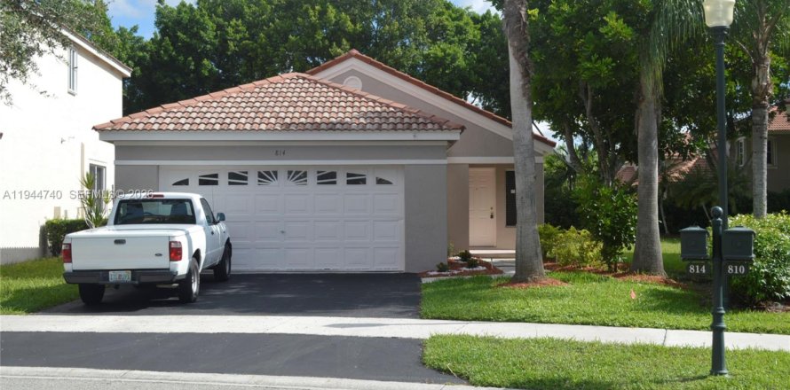 Villa ou maison à Weston, Floride 3 chambres, 125.7 m2 № 2001367