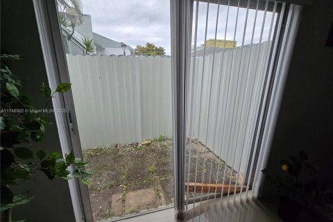 Copropriété à vendre à Miami, Floride: 3 chambres, 137.87 m2 № 2012162 - photo 14