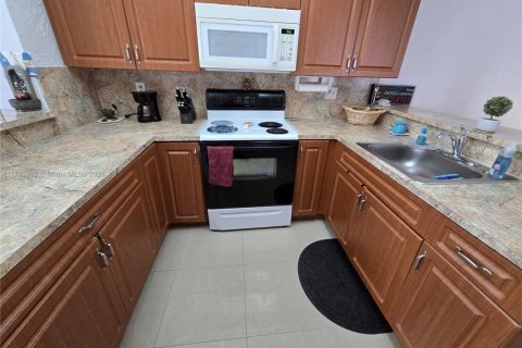 Copropriété à vendre à Miami, Floride: 3 chambres, 137.87 m2 № 2012162 - photo 11