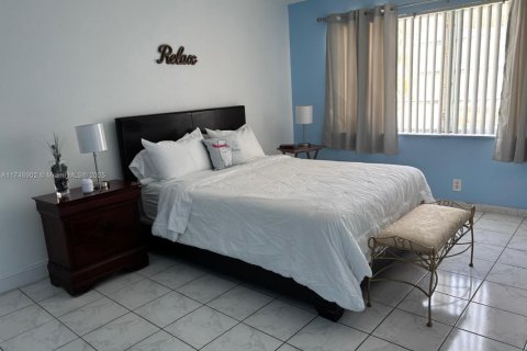 Copropriété à vendre à Miami, Floride: 3 chambres, 137.87 m2 № 2012162 - photo 23