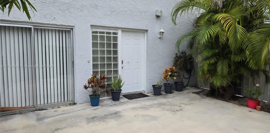 Condo à Miami, Floride, 3 chambres  № 2012162