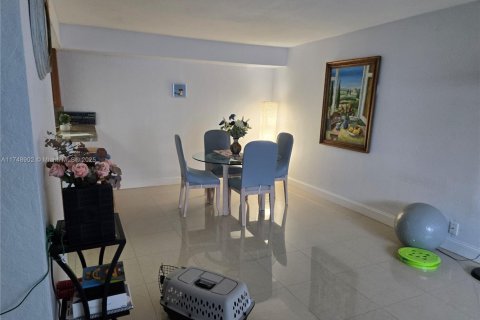 Copropriété à vendre à Miami, Floride: 3 chambres, 137.87 m2 № 2012162 - photo 15